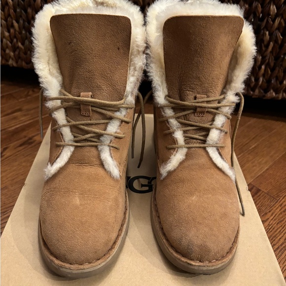 UGG Quincy Boots - Picture 5 of 9